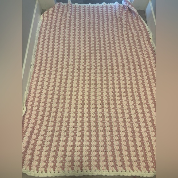 Stunning crochet blanket. Approx  58x45 - Picture 1 of 5